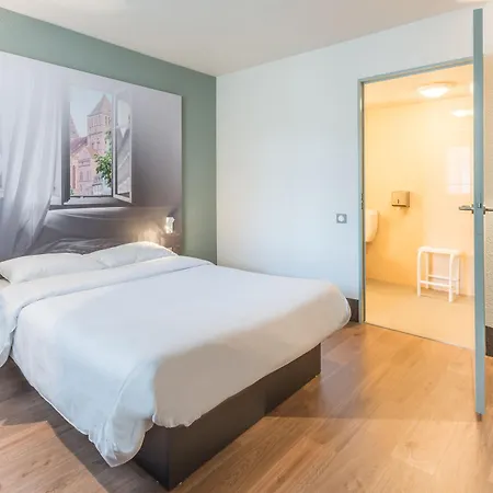 Lyon St Priest Hotel 2*