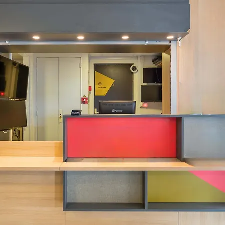 Lyon St Priest Hotel 2*