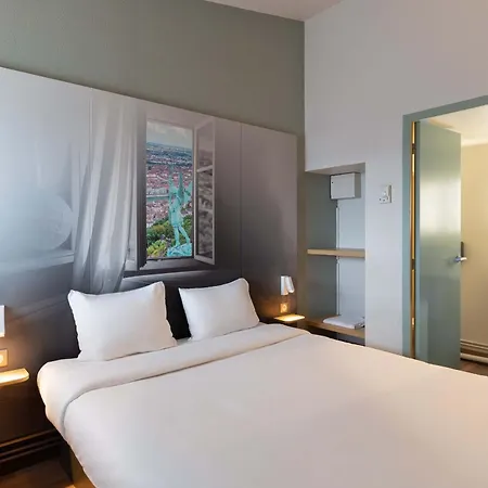Lyon St Priest Hotel 2*