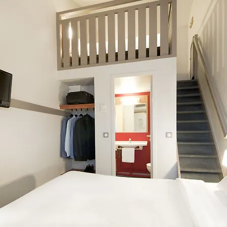 Lyon St Priest Hotel 2*