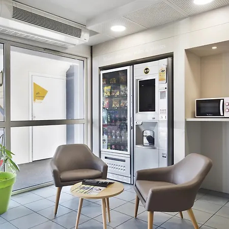 B&B Hotel Lyon St Priest Hotell 2*