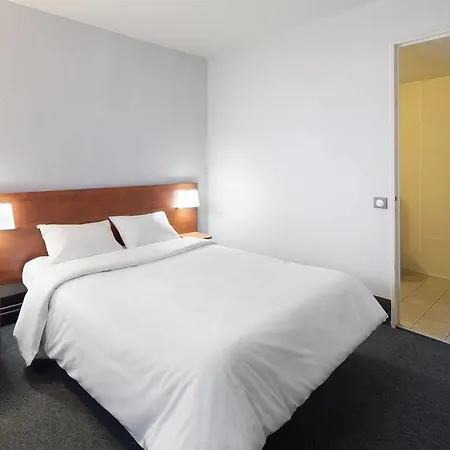Lyon St Priest Hotel 2*